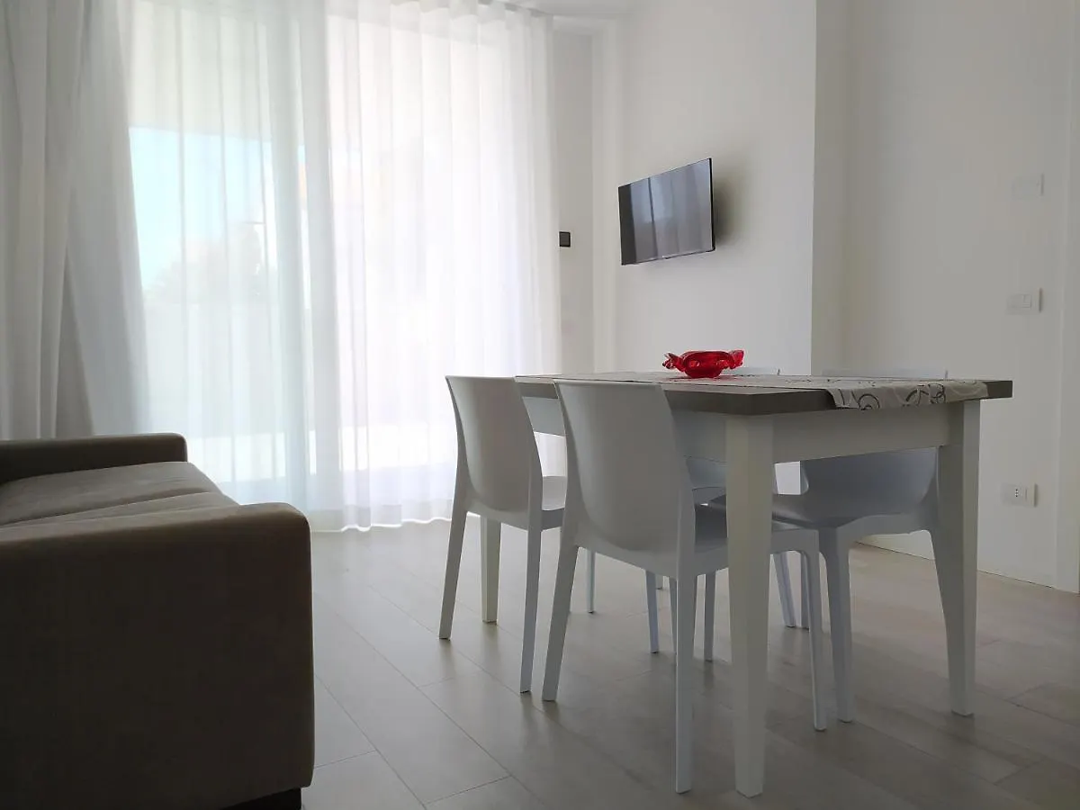 Jesolo Appartamenti F2 - Coral Red